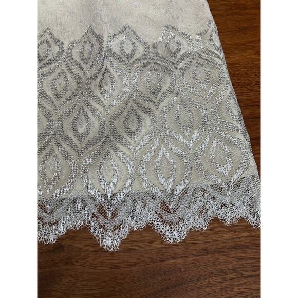 Free People Silver Lace Mini Skirt Women’s Size 4 Scalloped Hem Metallic Overlay - Picture 4 of 9